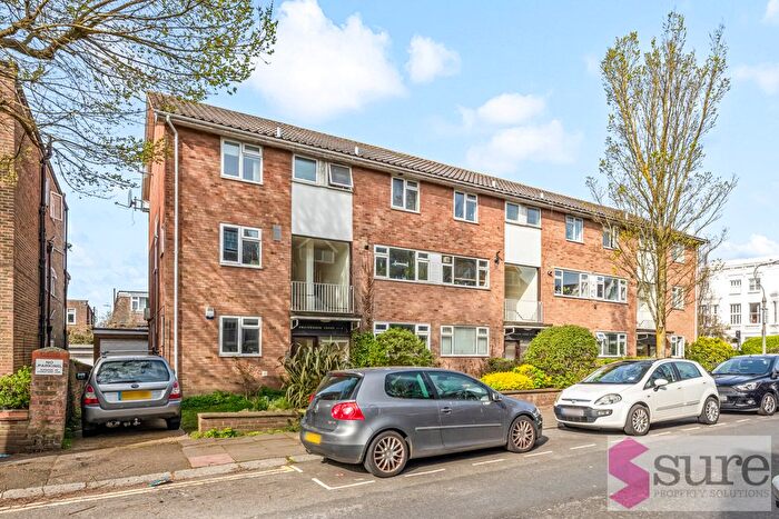 2 Bedroom Flat To Rent In Chatworth Road, Brighton, East Sussex, BN1
