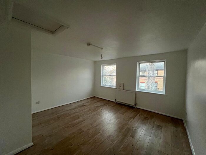 3 Bedroom Maisonette To Rent In Edmeston Close, London, E9