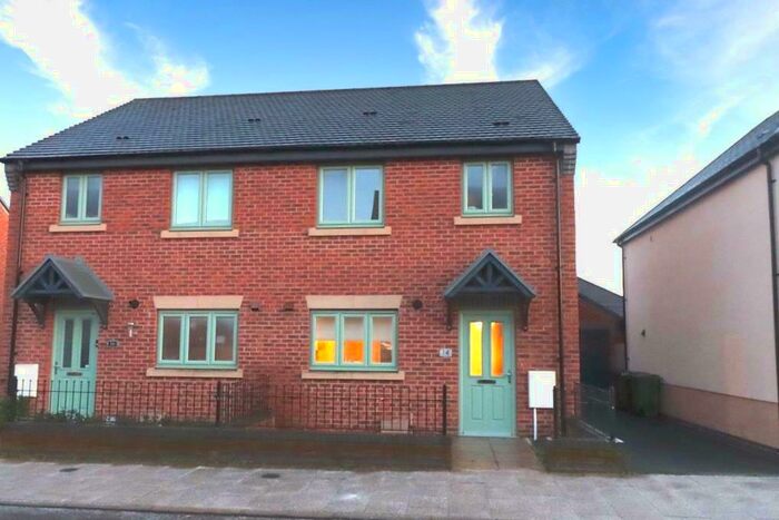 3 Bedroom Semi-Detached House To Rent In Ashby Street, Corby, NN17