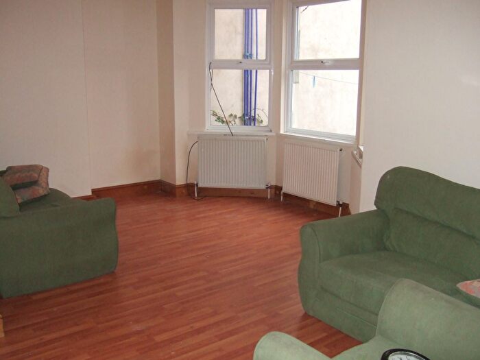 2 Bedroom Flat To Rent In Station Road, Westcliff-On-Sea, SS0