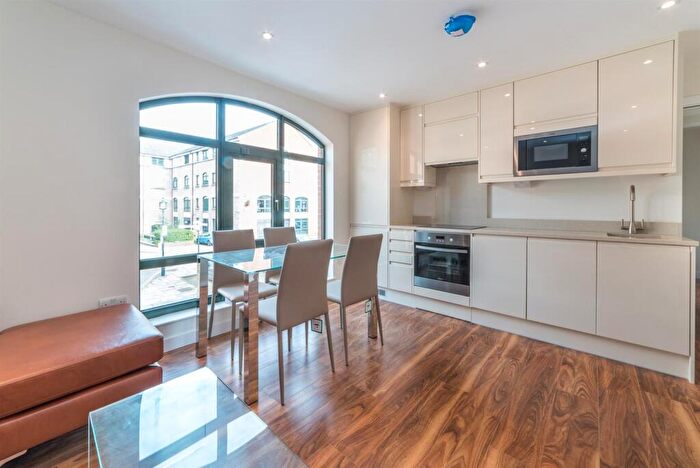 1 Bedroom Flat To Rent In Clifton Court, Corner Hall, Hemel Hempstead, HP3