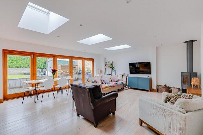 3 Bedroom Semi-Detached Bungalow For Sale In Walston Road, Wenvoe, CF5