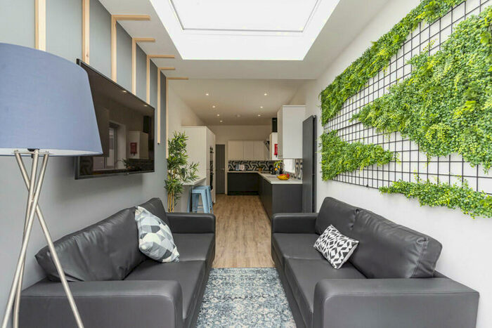 7 Bedroom Terraced House To Rent In Bed, Ensuite - £pppw, PO5