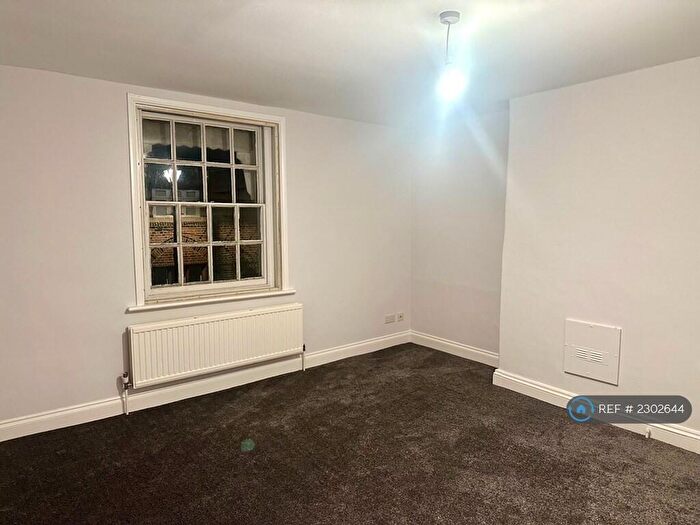1 Bedroom Flat To Rent In High Street, Eton, Windsor, SL4