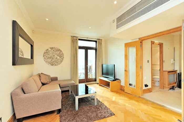 2 Bedroom Flat To Rent In Whitehouse Apartments, Belvedere Road, London, SE1