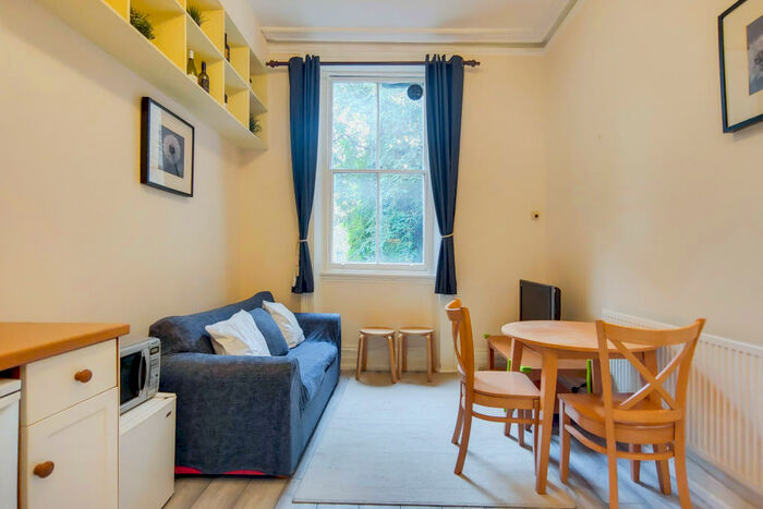 2 Bedroom Flat To Rent In Finborough Road, SW10