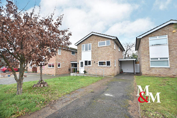 4 Bedroom Detached House To Rent In Wentworth Drive, LU7