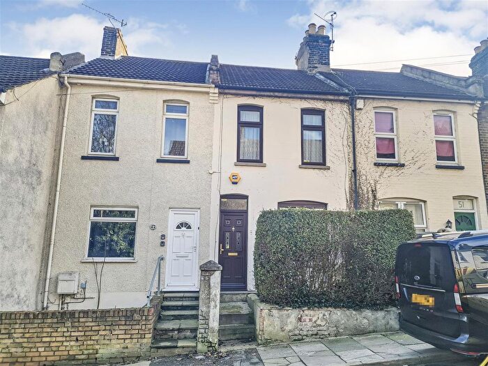 2 Bedroom Terraced House For Sale In Gordon Road, Chatham, ME4