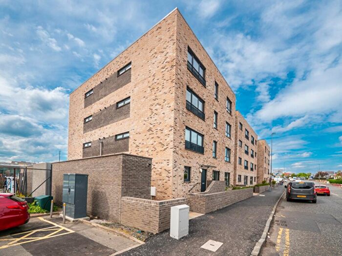 2 Bedroom Flat To Rent In Meadow Place Road, Edinburgh, Midlothian, EH12