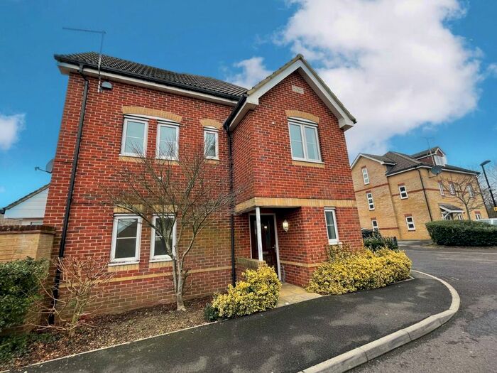 4 Bedroom End Of Terrace House To Rent In Grevillea Avenue, Fareham, Hampshire PO15