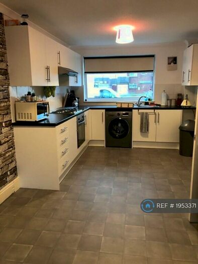 3 Bedroom End Of Terrace House To Rent In Frampton Close, Bransholme, Hull, HU7