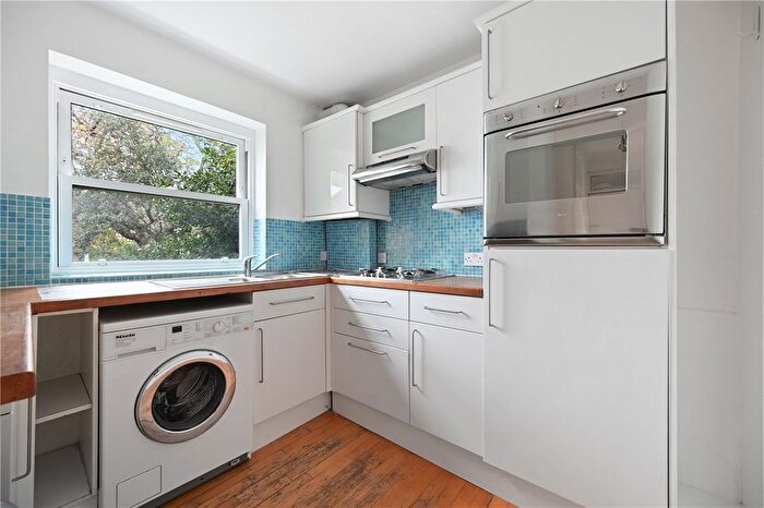 1 Bedroom Flat For Sale In Clarendon Road, London, W11