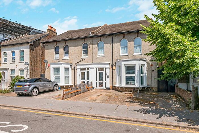 2 Bedroom Flat For Sale In Clifford Road, London, SE25