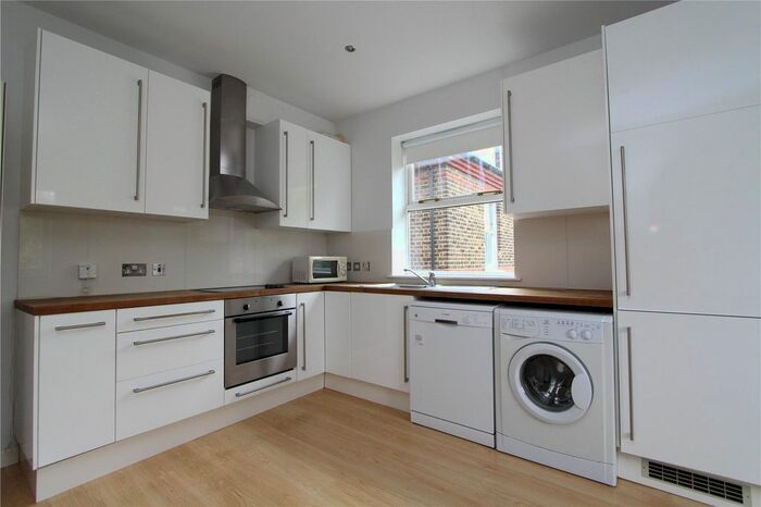 2 Bedroom Flat To Rent In Freeland Road, London, Uk, W5
