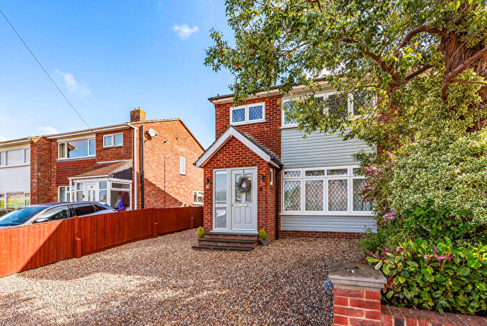 3 Bedroom Semi Detached House For Sale In Barnbrook Road, Sarisbury Green, SO31