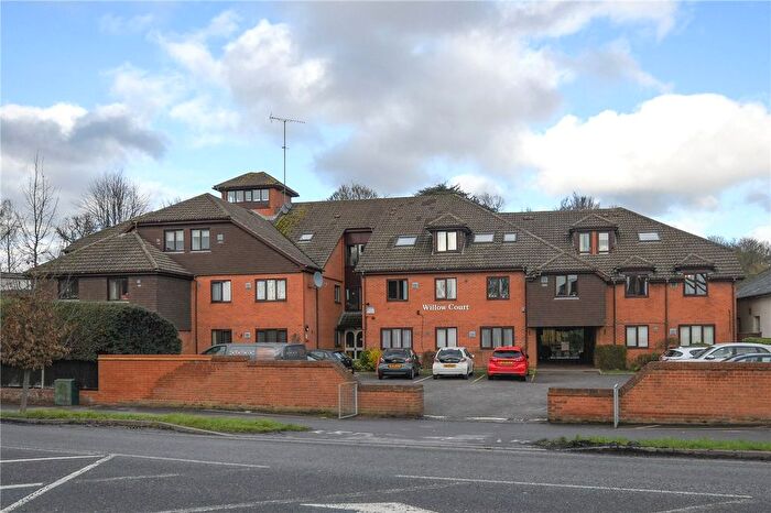 2 Bedroom Flat For Sale In Reading Road, Wokingham, Berkshire, RG41