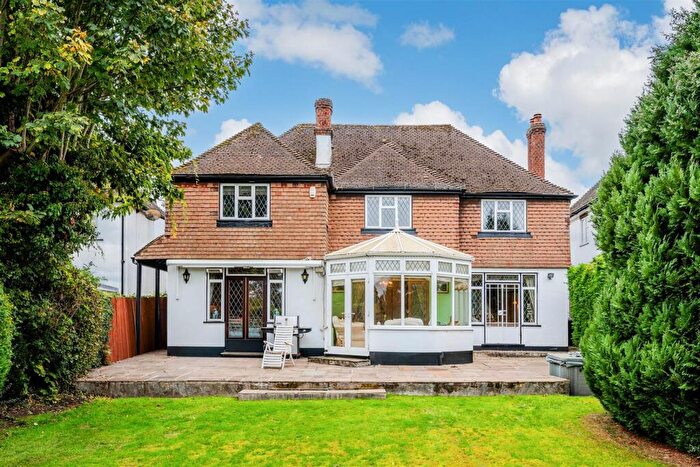 5 Bedroom Detached House For Sale In Garratts Lane, Banstead, SM7
