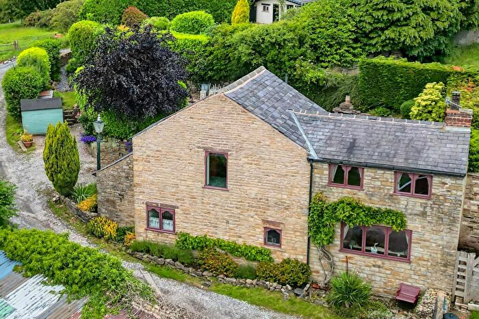 2 Bedroom Barn Conversion For Sale In Uplands Road, Werneth Low, SK14