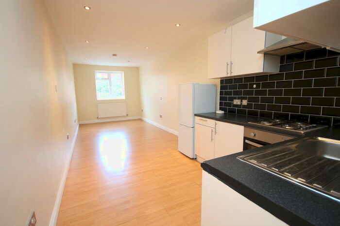 Studio To Rent In High Road, Tottenham, London, N17