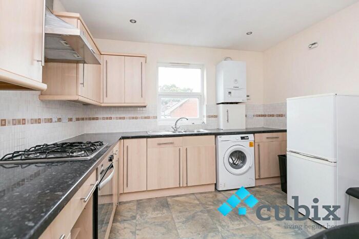 2 Bedroom Flat To Rent In Half Moon Lane, London, SE24