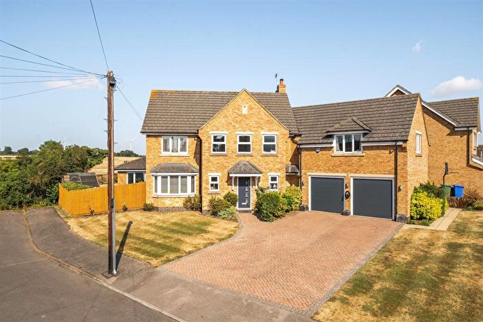5 Bedroom Detached House For Sale In Foxcovert Drive, Roade, NN7