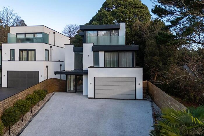 5 Bedroom Detached House For Sale In Minterne Road, Evening Hill, BH14