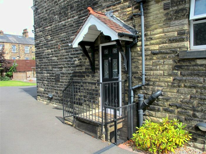 1 Bedroom Flat To Rent In Northfield Road, Dewsbury, West Yorkshire, WF13
