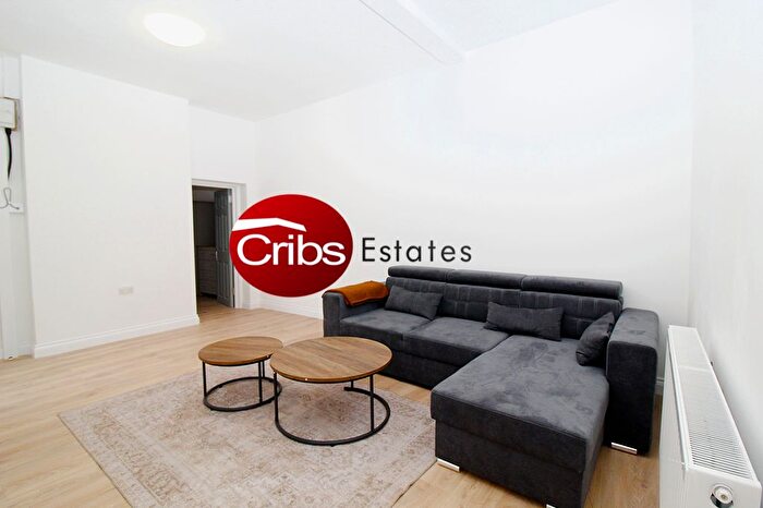 2 Bedroom Flat To Rent In London, SW19