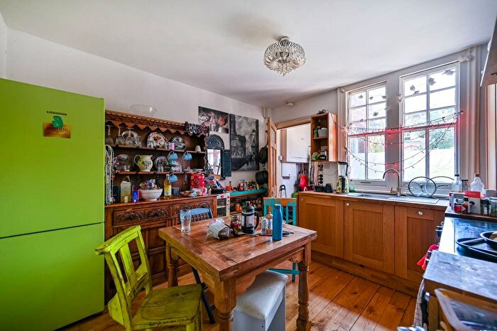 2 Bedroom Maisonette To Rent In Victoria Place, Richmond, TW9