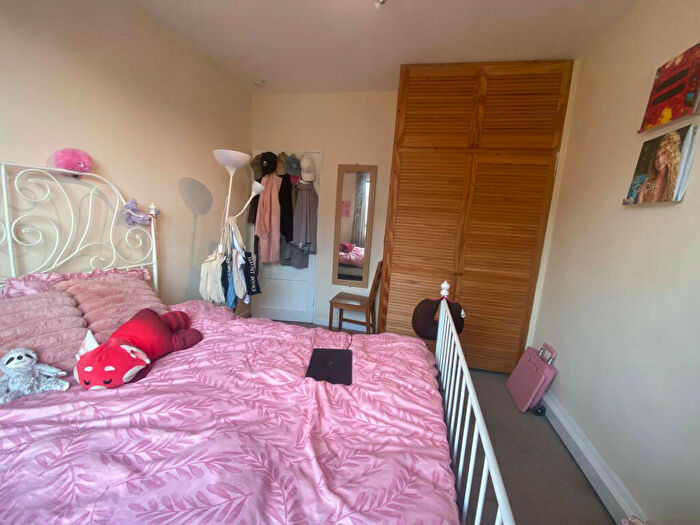 2 Bedroom Flat To Rent In Bed Flat/St. John Street, London, EC1R
