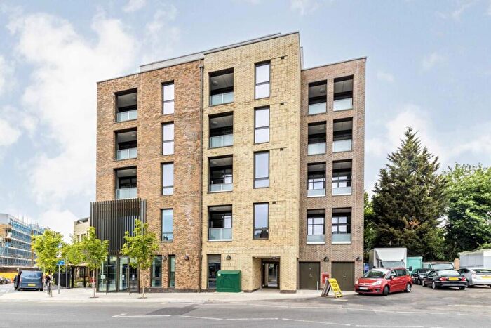 2 Bedroom Flat To Rent In Coombe Road, Kingston Upon Thames, KT2