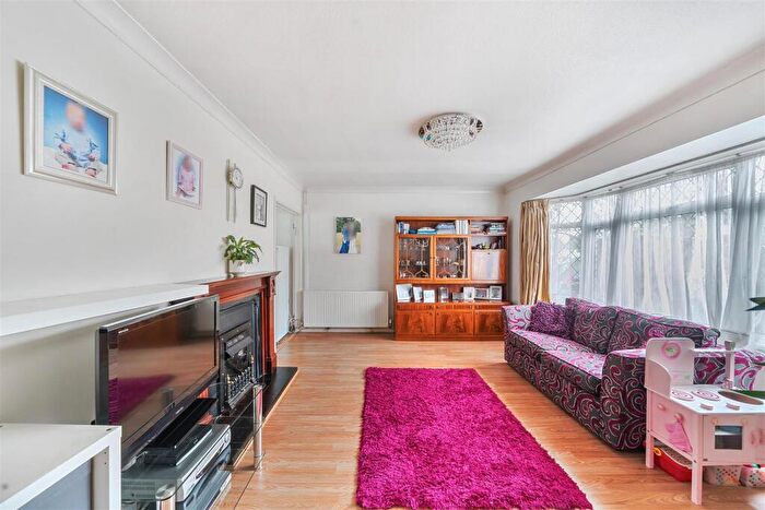 3 Bedroom End Of Terrace House For Sale In Fairmead Crescent, Edgware, HA8
