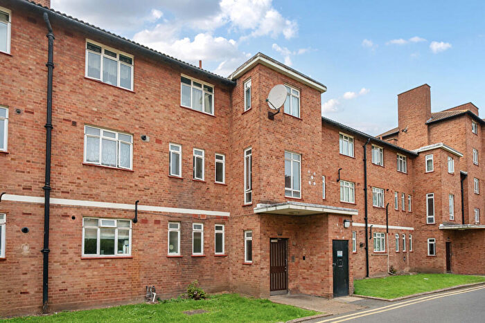 2 Bedroom Apartment For Sale In Beaconsfield Road, London, SE17