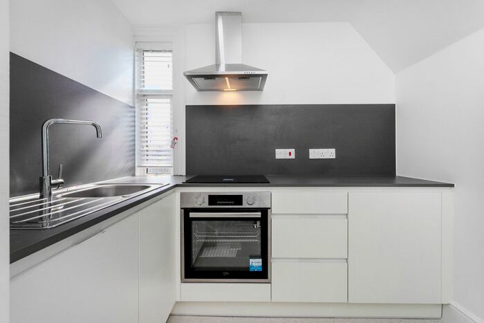 Studio To Rent In Upton Road, Watford, WD18