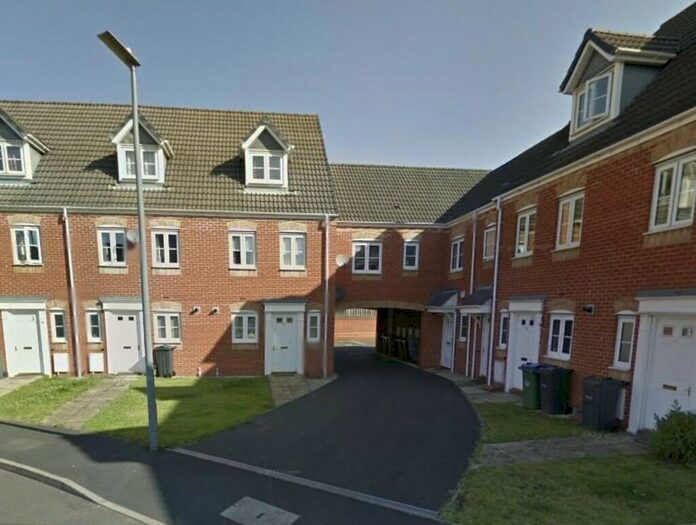 3 Bedroom Town House To Rent In Sannders Crescent, Tipton, DY4
