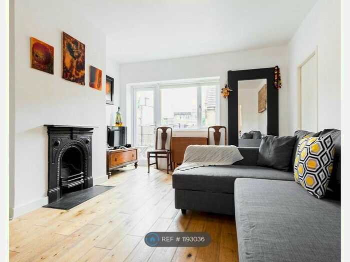 3 Bedroom Flat To Rent In Bevenden Street, London, N1