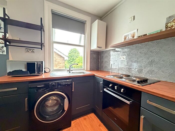 1 Bedroom Flat For Sale In Brighton Road, Purley, CR8