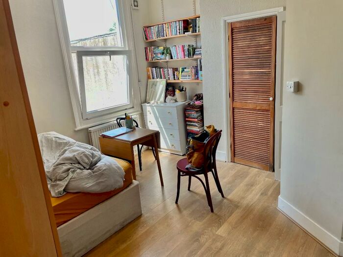 Studio To Rent In Westbere Road, London, NW2