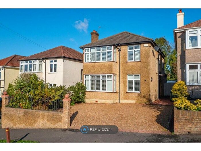 5 Bedroom Detached House To Rent In Waverley Way, Carshalton, SM5