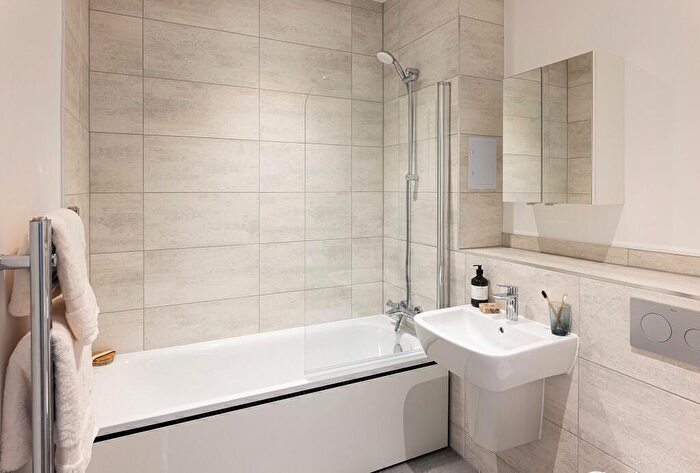 1 Bedroom Apartment To Rent In Apartment, The Almere, Avebury Boulevard, Milton Keynes, Buckinghamshire, MK9