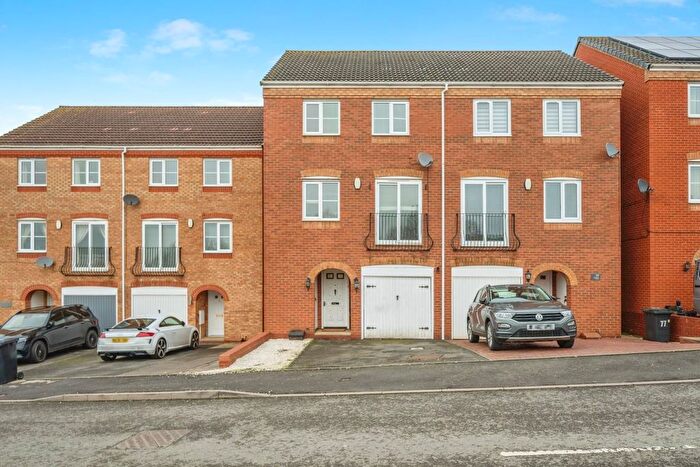 4 Bedroom Semi Detached House For Sale In Palmerston Avenue, Wilnecote, Tamworth, B77