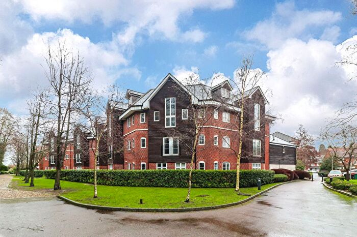 2 Bedroom Flat For Sale In Wharf Way, Hunton Bridge, WD4