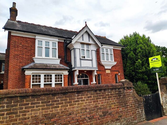 Flat To Rent In Brighton Road, Redhill, RH1