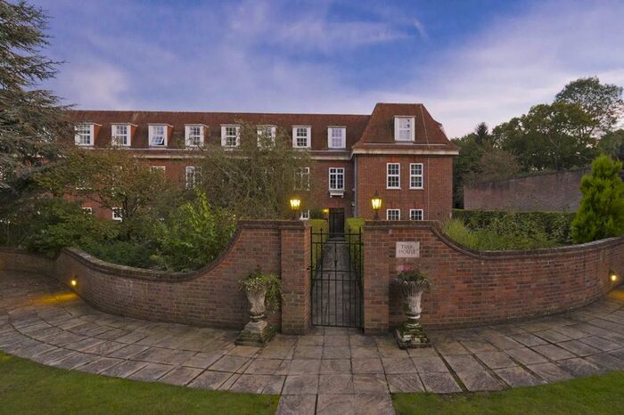1 Bedroom Flat To Rent In Ottershaw Park, Ottershaw, Chertsey KT16
