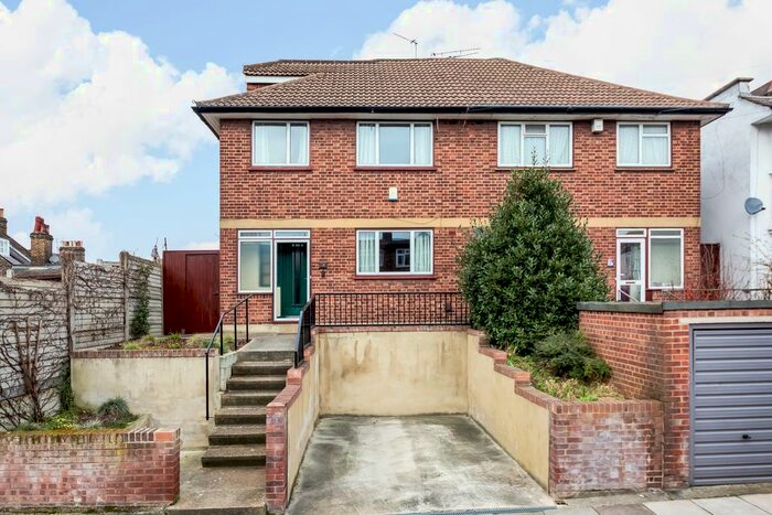 3 Bedroom Semi-Detached House To Rent In The Heights, Charlton, London, SE7