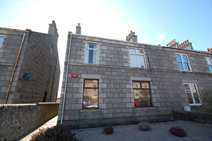 4 Bedroom Maisonette To Rent In Irvine Place, West End, Aberdeen, AB10