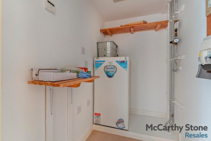 1 Bedroom Apartment For Sale In Corbett Court The Brow, Burgess Hill, RH15