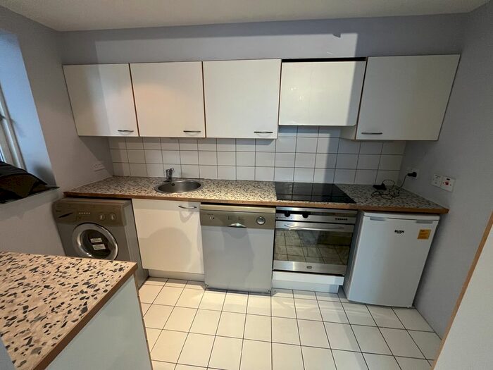 2 Bedroom Flat To Rent In Royal Quay, Liverpool, L3