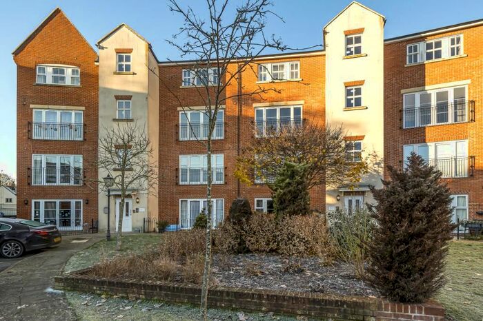 2 Bedroom Flat To Rent In Wantage, Vale Of White Horse, OX12