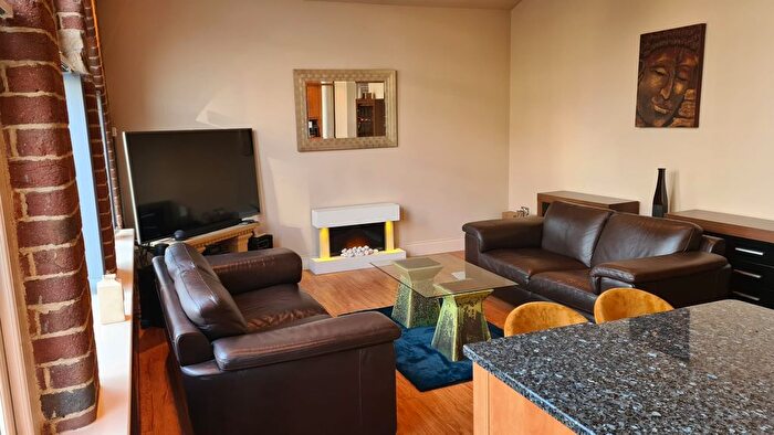 2 Bedroom Flat To Rent In Plover Road, Huddersfield, HD3